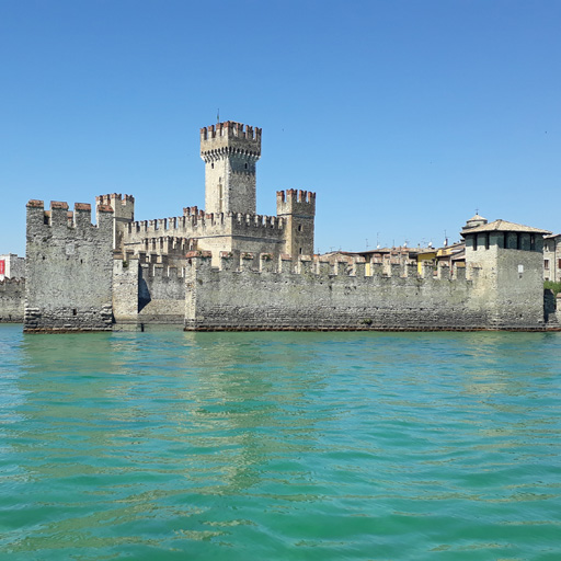 sirmione_castle_from_lake